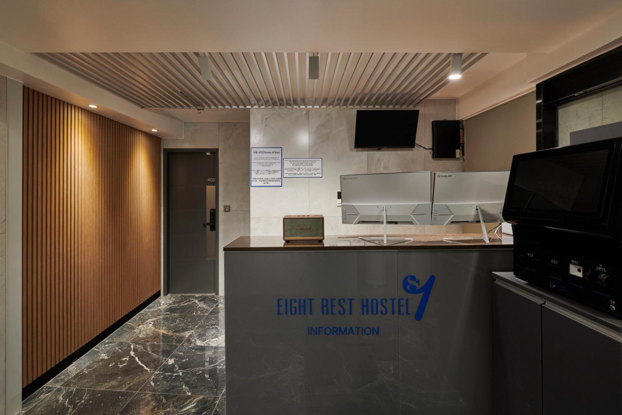 Eight Rest Jong-ro 2*
